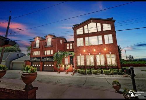 Part of Mini Mansion private 3 story Lake Erie views — 4-Star Luxury Hotel in Luna Pier, United States