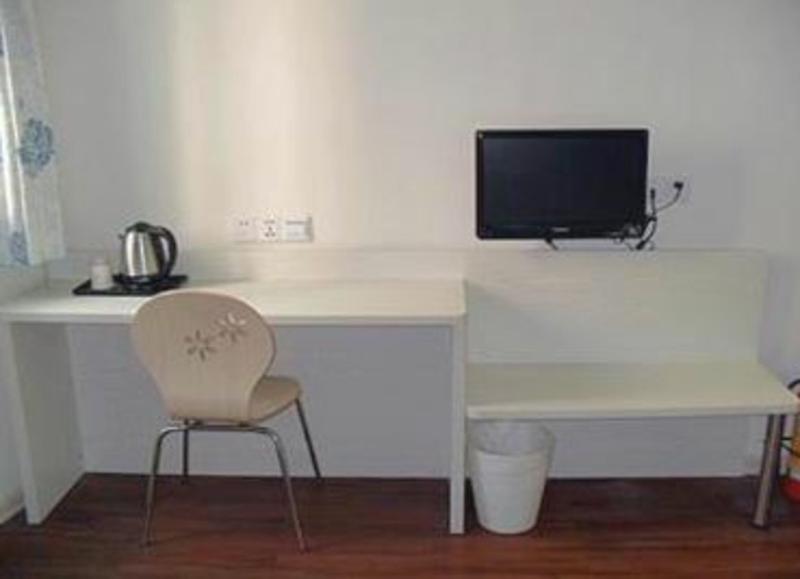 V8 Zhanqianlu in Guangzhou, People's Republic of China