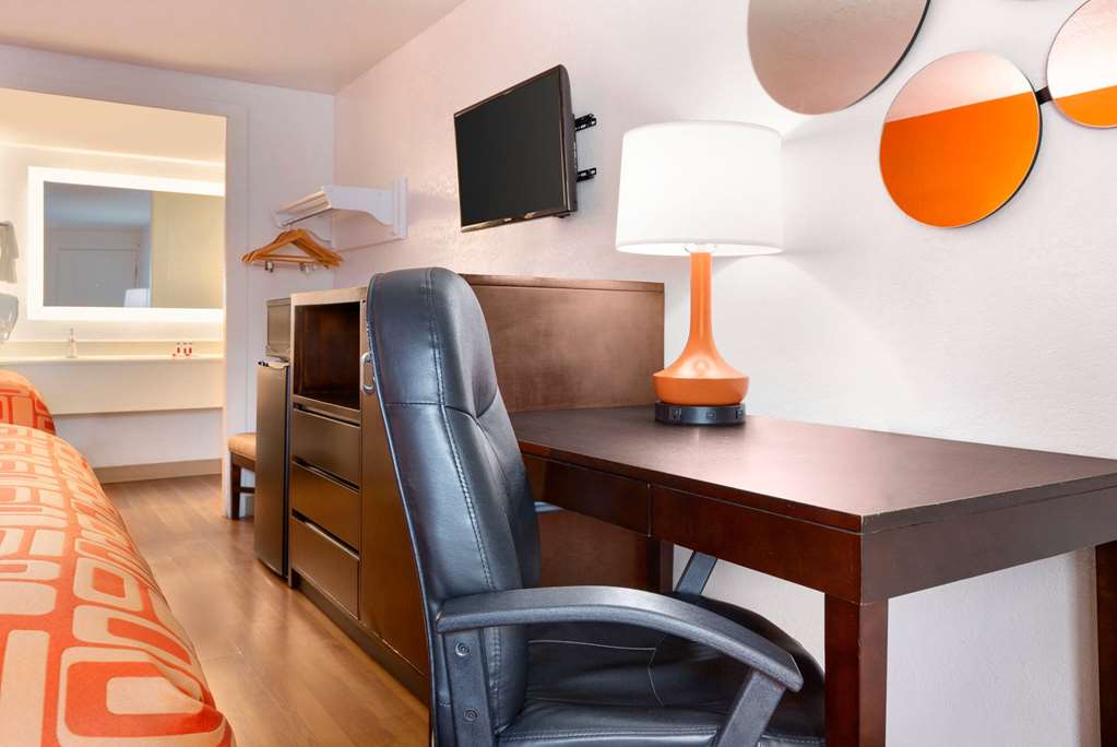 Howard Johnson by Wyndham Harrisonburg - photo 14