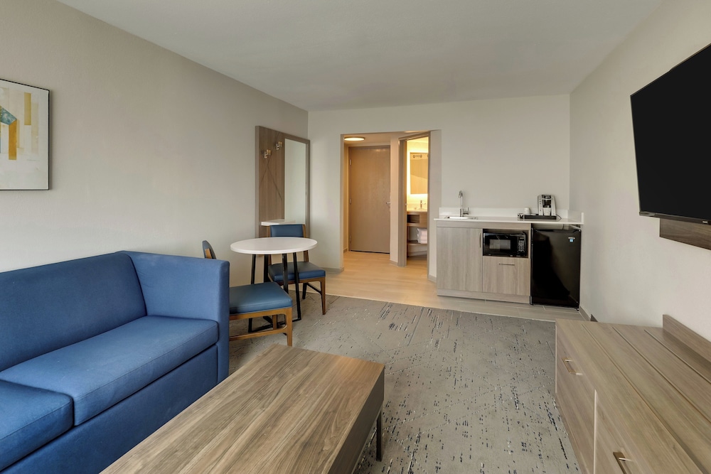 Holiday Inn Express Hotel & Suites Branson 76 Central by IHG - photo 12