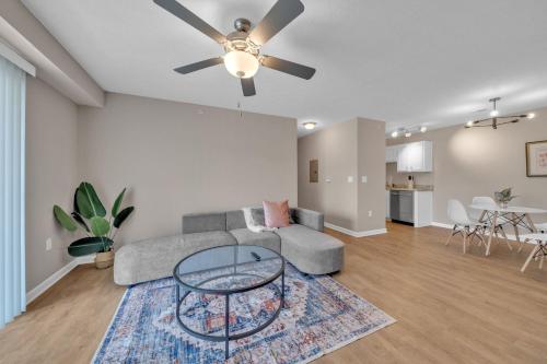 Stonecrest 620 2Bd Apt I Free Parking I Pool — 4-Star Luxury Hotel in New Albany, United States