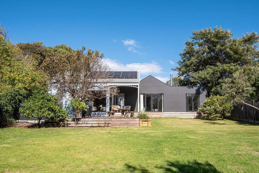 Barker Cottage with Spa in Flinders — 4-Star Luxury Hotel in Flinders, Australia