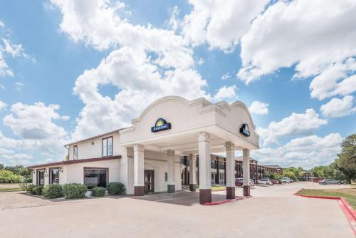 Days Inn by Wyndham Bryan College Station - photo 3