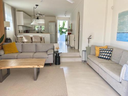 Maia Beach House — 4-Star Luxury Hotel in Rafina, Greece