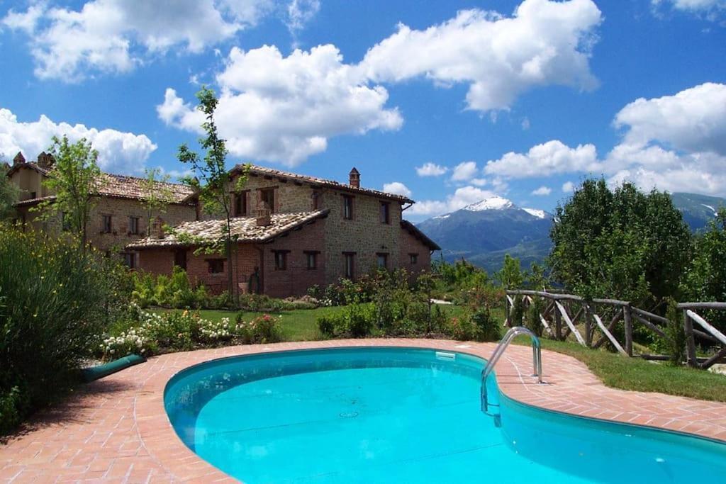 Casale Con Vista Sui Monti Sibillini E Piscina