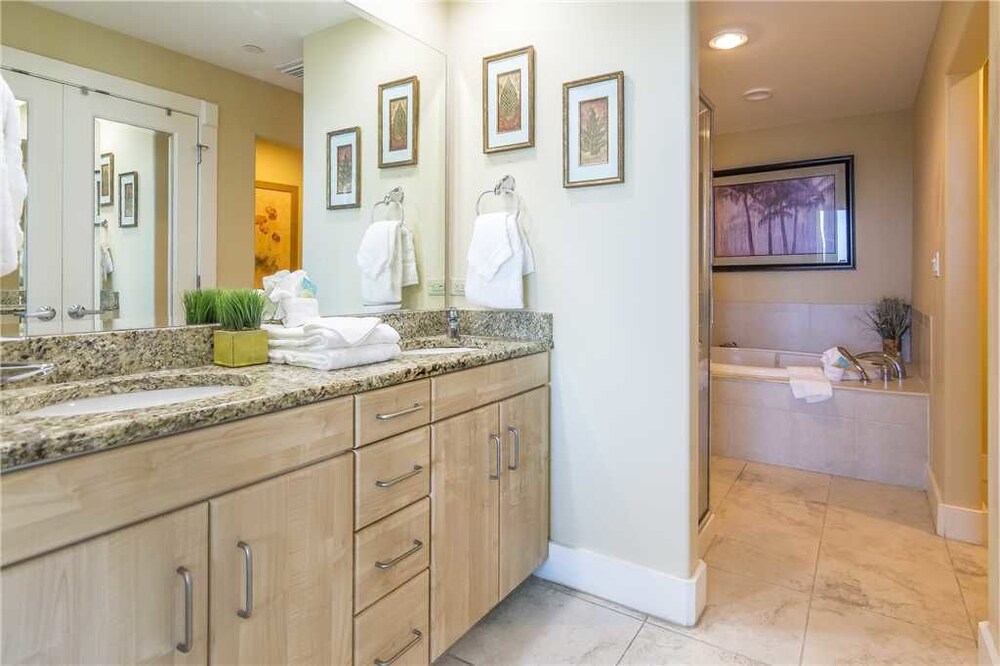 Island Tower 1001 3 Br condo by RedAwning - photo 22