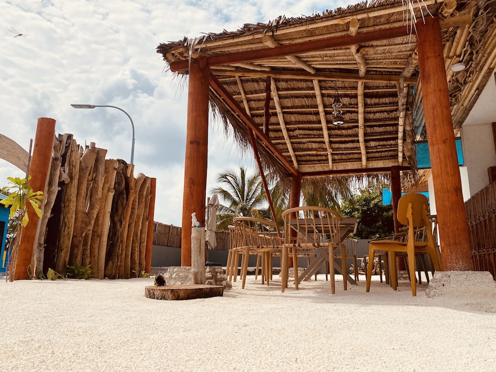 Arutha Resort Ocho Homes By 8 Continents — hotel near Hanimaadhoo International Airport