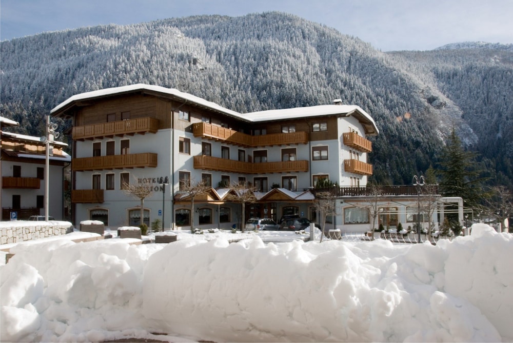 Hotel Ariston — hotel in Molveno
