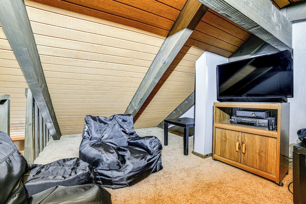 Cortland Townhome Walk to Greek Peak Mtn Resort - photo 19