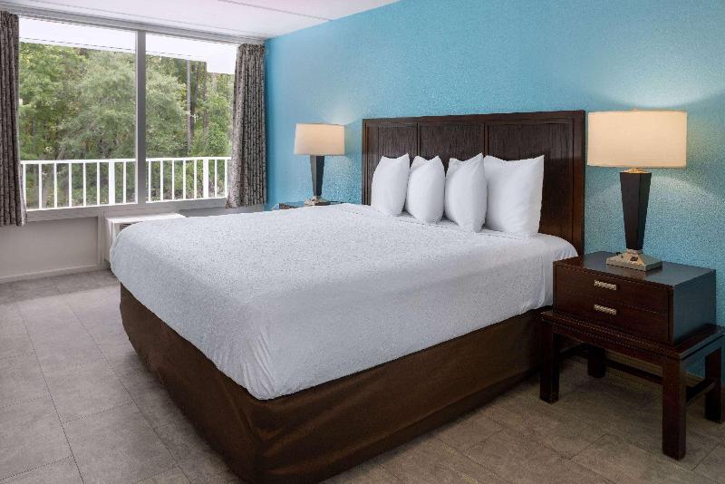Travelers Inn - photo 33