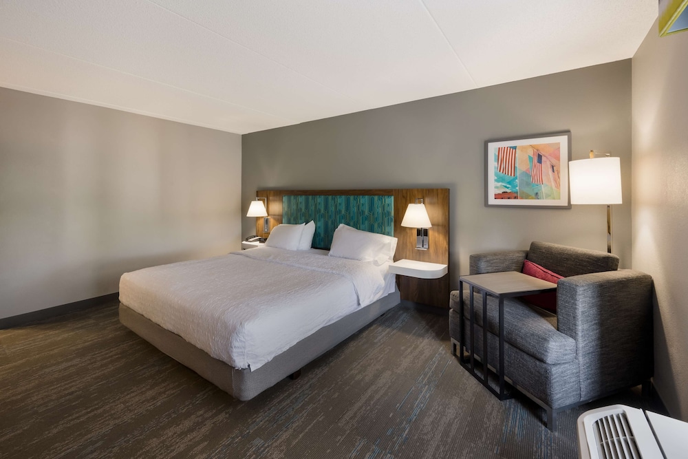 Hampton Inn & Suites Fredericksburg at Celebrate Virginia - photo 30