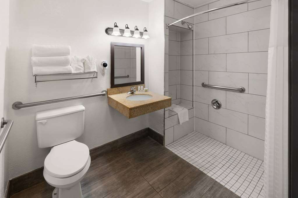 SYLO Hotel Denver Airport a Ramada by Wyndham - photo 9