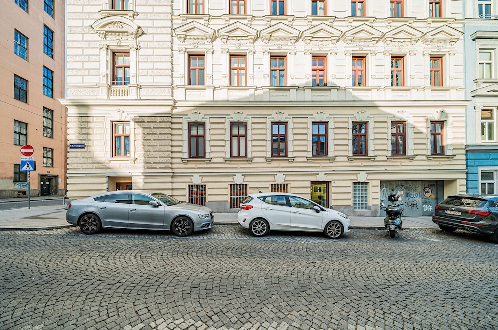 easy flat Severingasse Stylish 73sqm Apartment near Park and Tram — 4-Star Luxury Hotel in Vienna, Austria