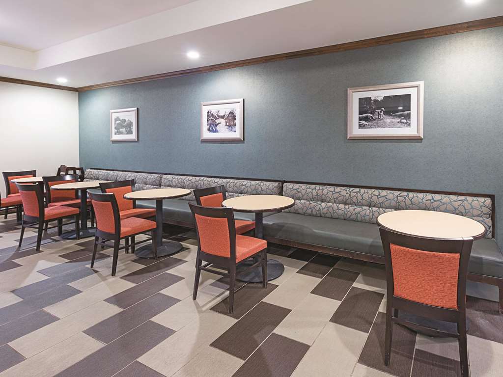 La Quinta Inn & Suites by Wyndham Glen Rose - photo 52