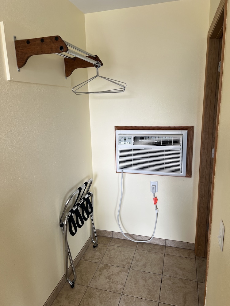 All Star Inn & Suites - photo 21