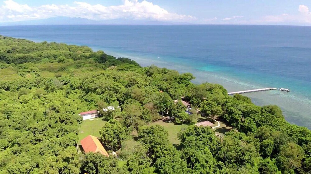 Blue EmOcean Dive Resort - carbon neutral hotel in Unknown City