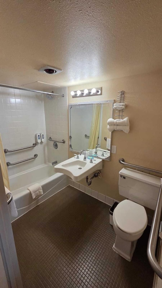Smartwood Inn - photo 36