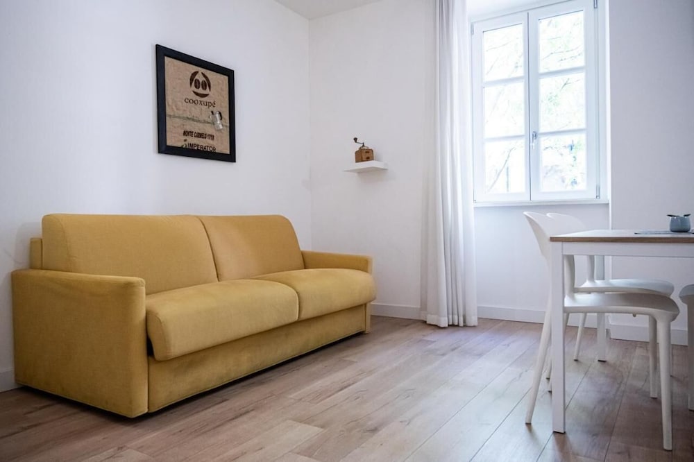 Casa Novecentotre Rooms e Apartments — 4-Star Luxury Hotel in Trieste, Italy