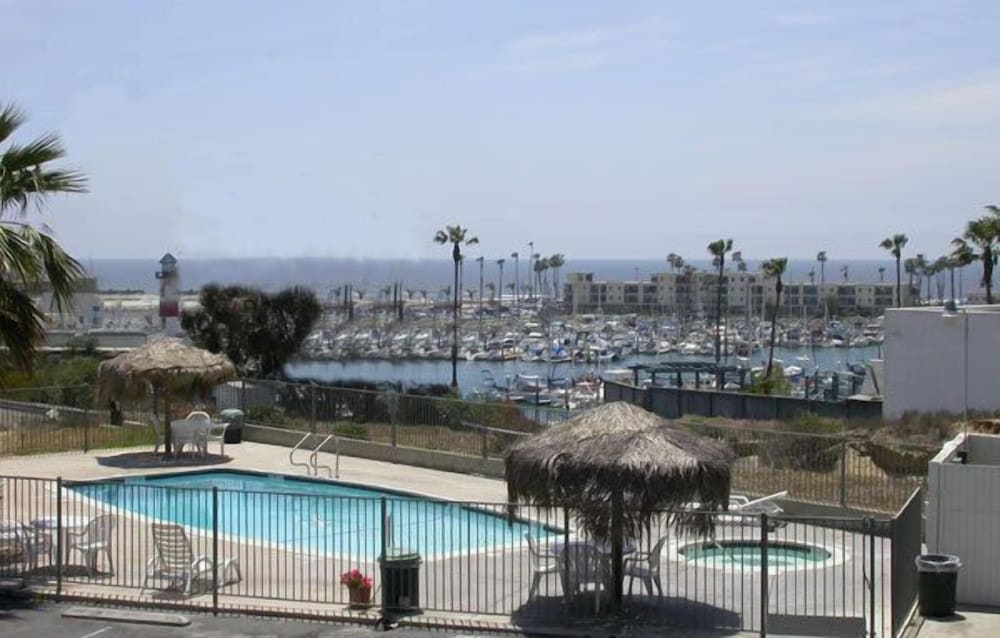 Days Inn by Wyndham Oceanside - photo 19