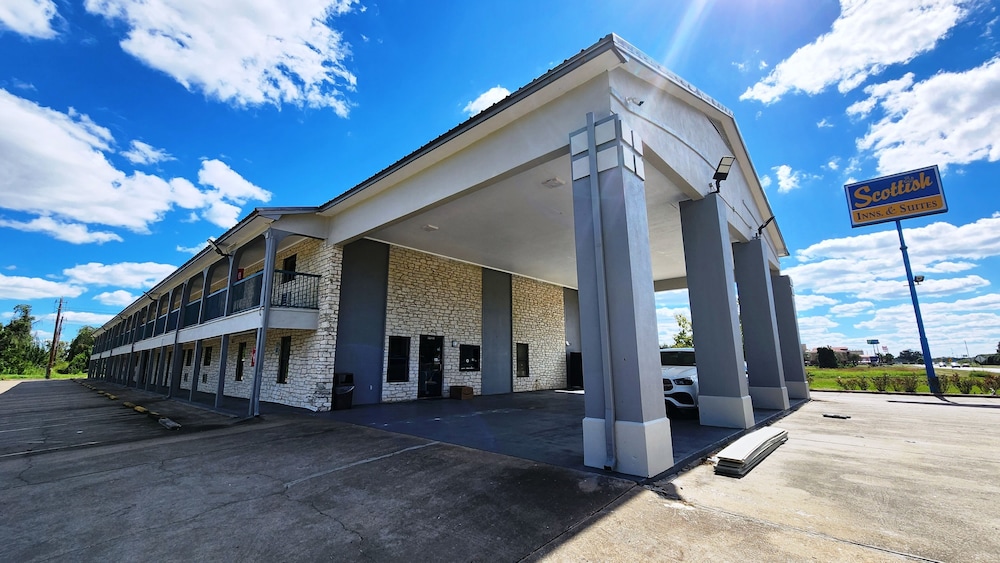 Scottish Inn & Suites — hotel in Wharton