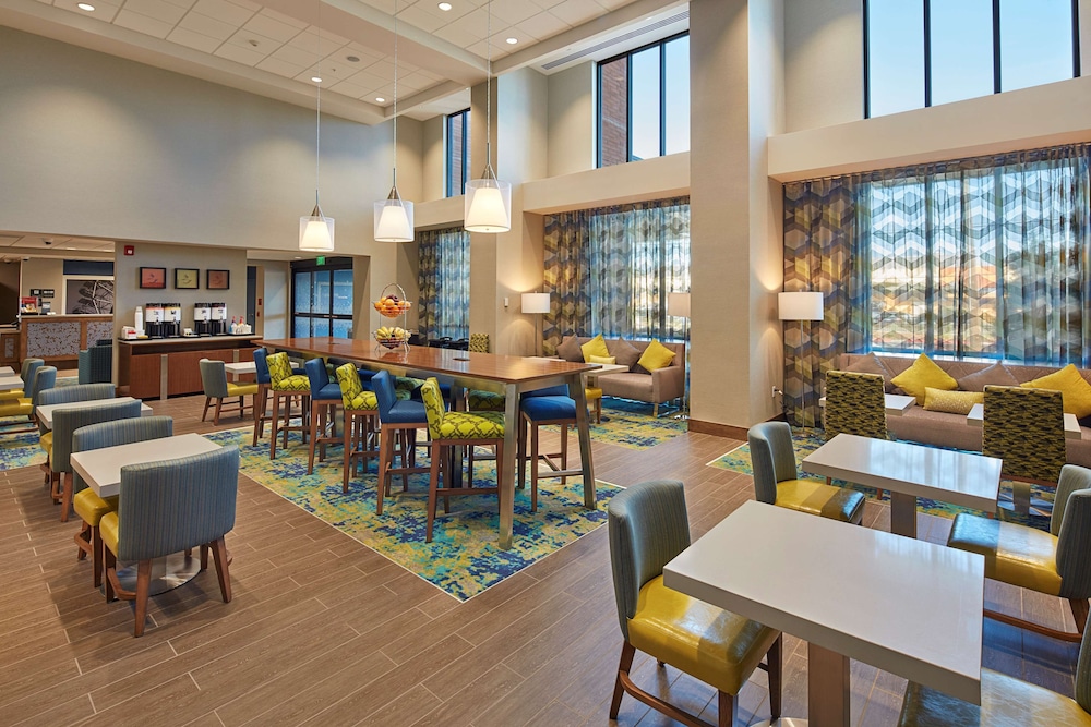 Hampton Inn & Suites Sacramento at Csus - photo 4
