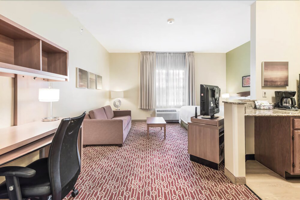 Towneplace Suites by Marriott Cincinnati Blue Ash - photo 16