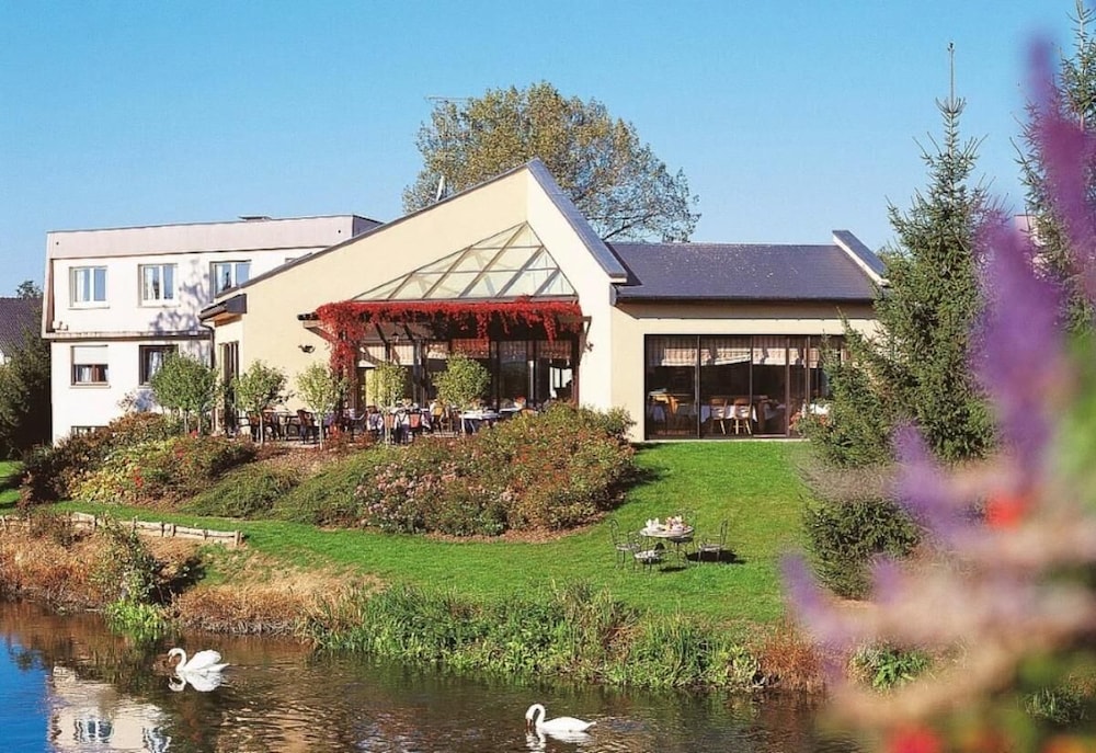 L Hotel Des Bords De L Ill — Erstein