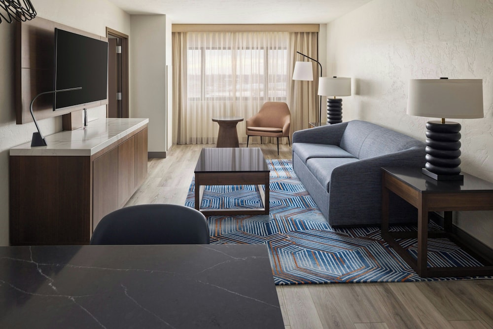 Oshkosh Marriott Waterfront Hotel & Convention Center - photo 16
