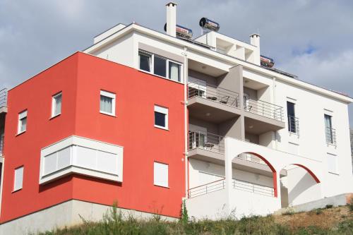 Luxury Apartments Villa Lenka — 4-Star Luxury Hotel in Podstrana, Croatia