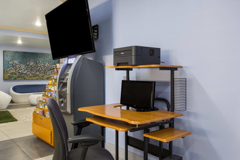 1 Life Studio and Suites - photo 32