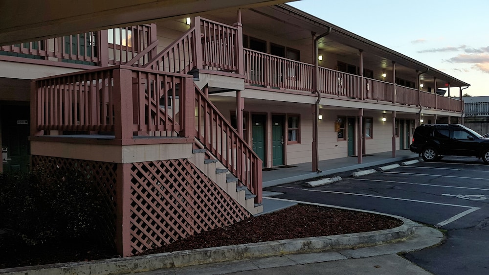 Mountain Valley Inn Dillard - photo 38