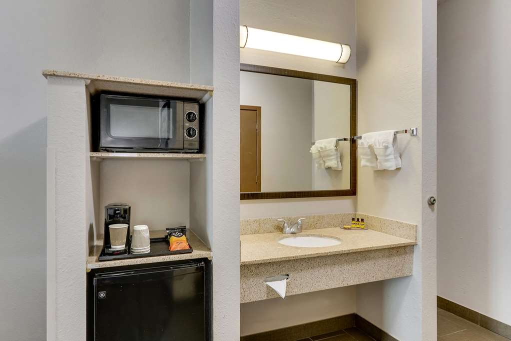 Best Western Plus University Inn & Suites - photo 19