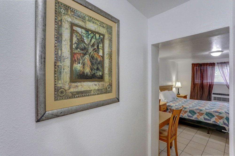 Richard's Motel - photo 11