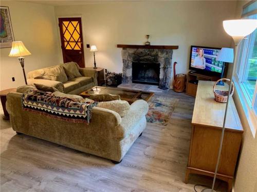 2351 Sky Meadows — South Lake Tahoe