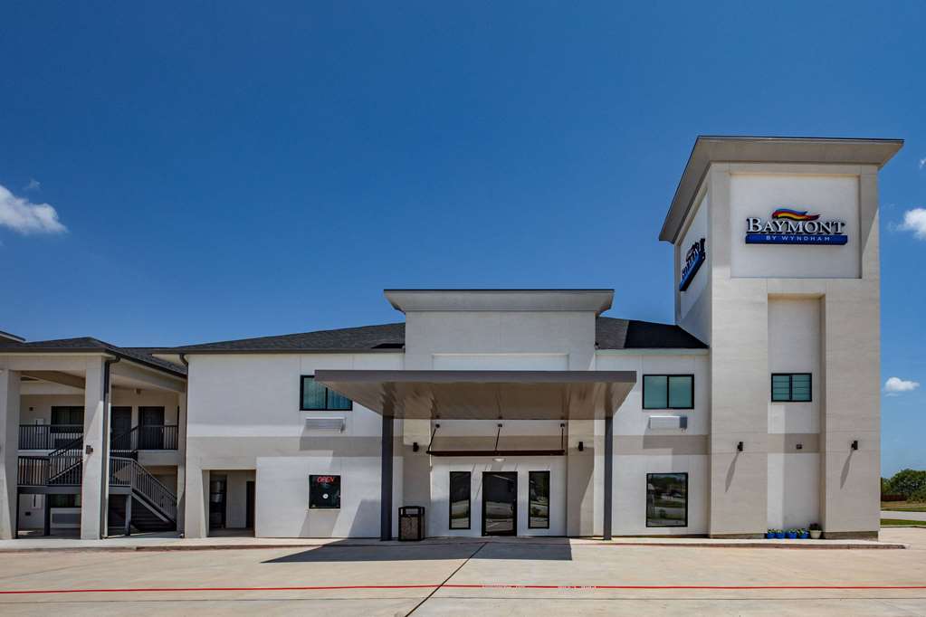Baymont by Wyndham Freeport Texas - photo 3