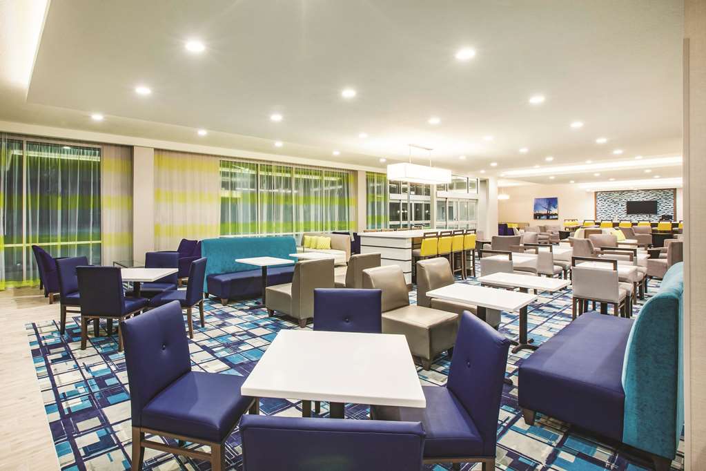 La Quinta Inn & Suites by Wyndham Wichita Northeast - photo 28