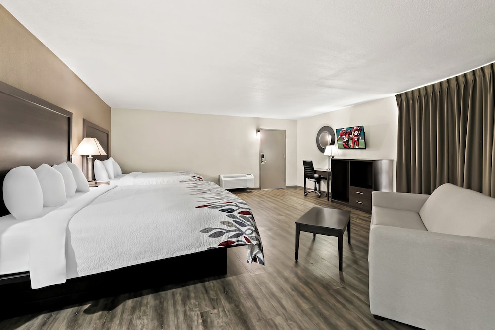 Red Roof Inn & Suites Duncan - photo 14