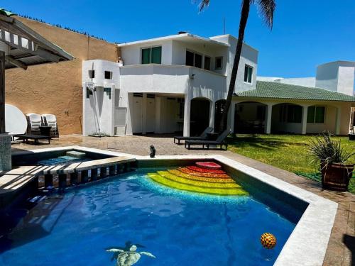 CASA con alberca súper ubicación. Puerto de Veracruz — 4-Star Luxury Hotel in Veracruz, Mexico