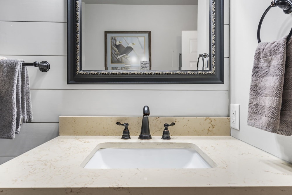 Suite Outlook Resort Amenities Penthouse Close to Downtown Updated - photo 14