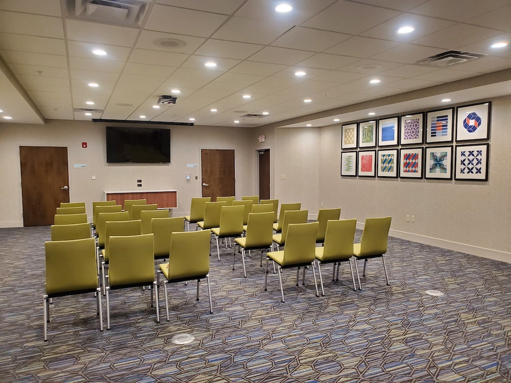 Holiday Inn Express & Suites Sandusky by IHG - photo 27