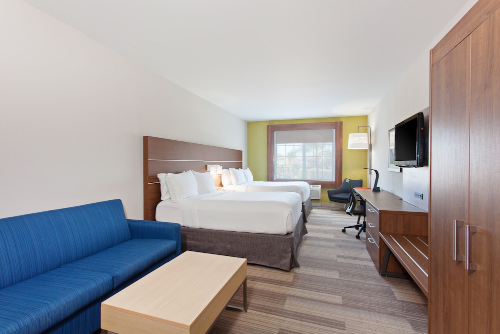 Holiday Inn Express & Suites Corona by IHG - photo 7