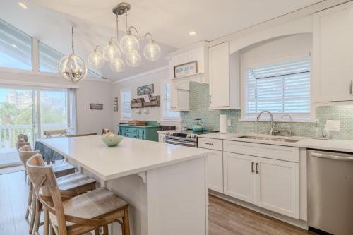Coastal Oasis 4 Bed Home Steps To The Ocean — 4-Star Luxury Hotel in New Smyrna Beach, United States
