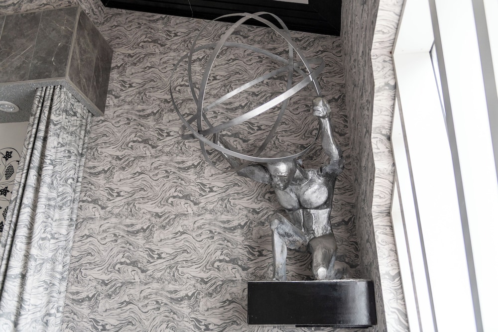 The Roxbury - photo 178