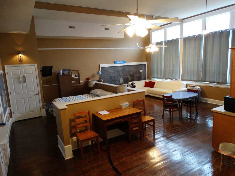 Davie School Inn - photo 33