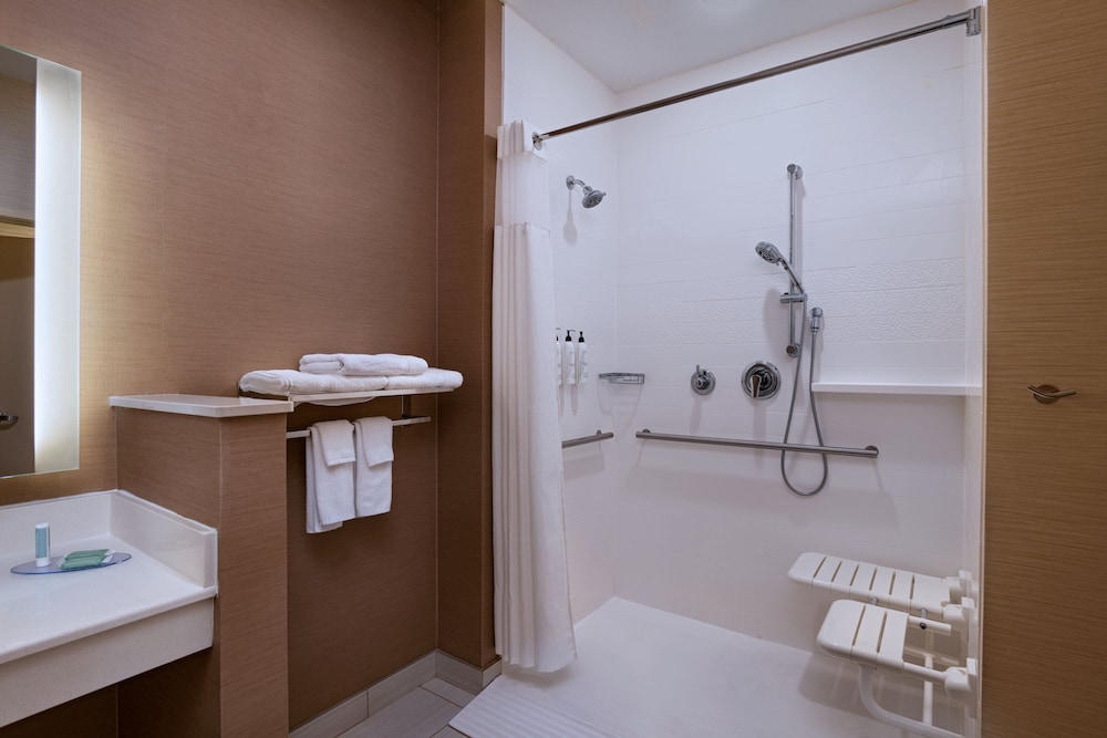 Fairfield Inn & Suites Lincoln Airport - photo 22