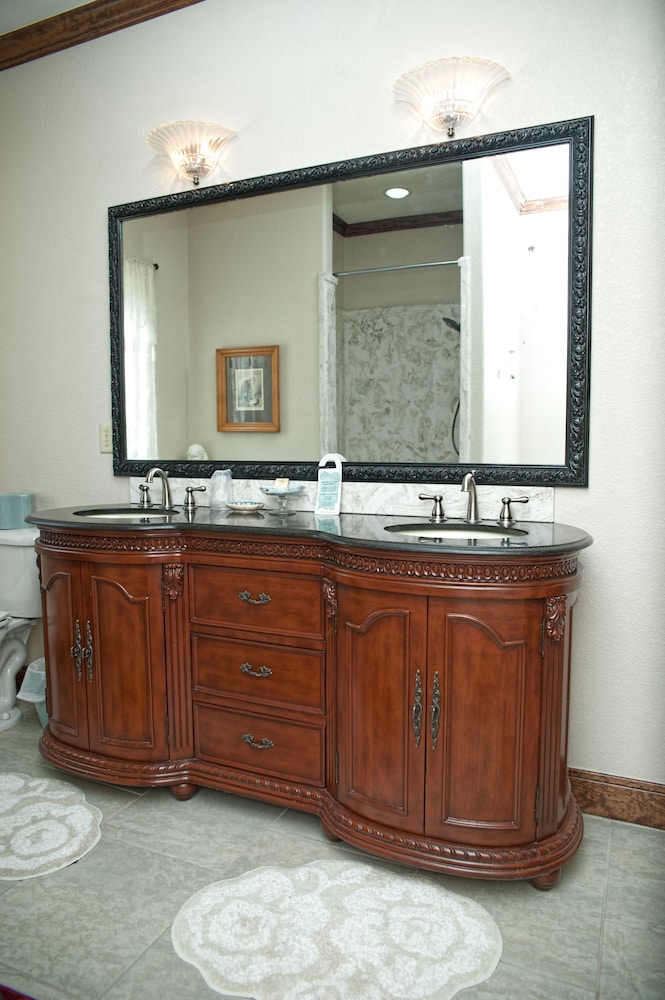 Yellow Rose Inn - photo 12