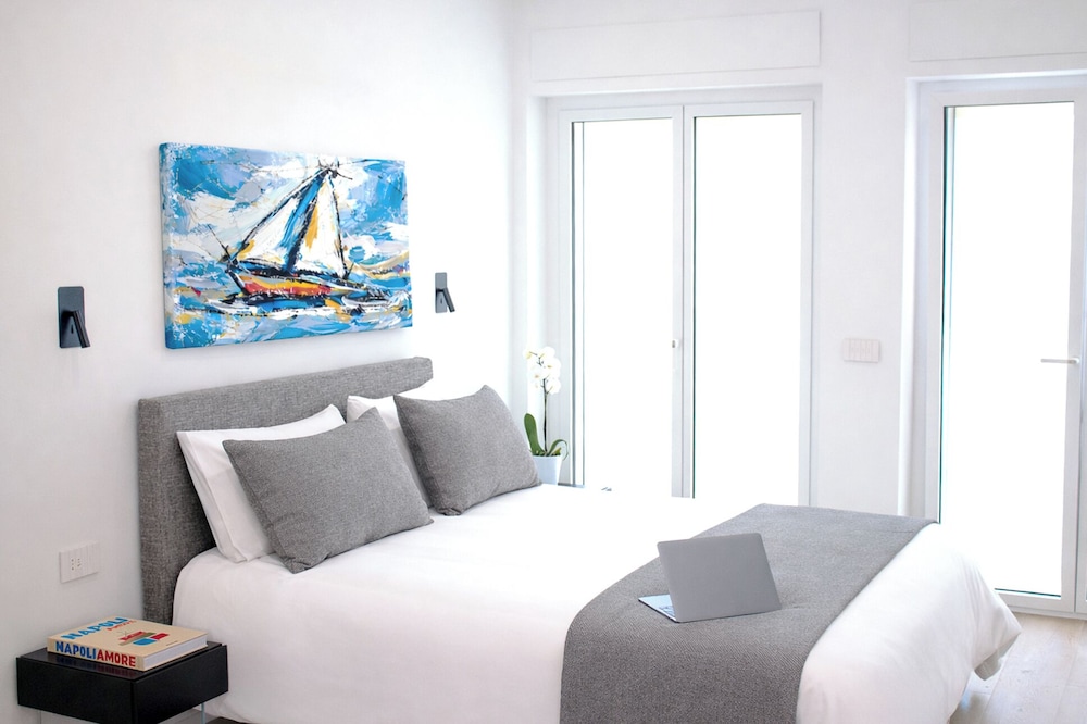 Fiorentini Residence — 4-Star Luxury Hotel in Naples, Italy