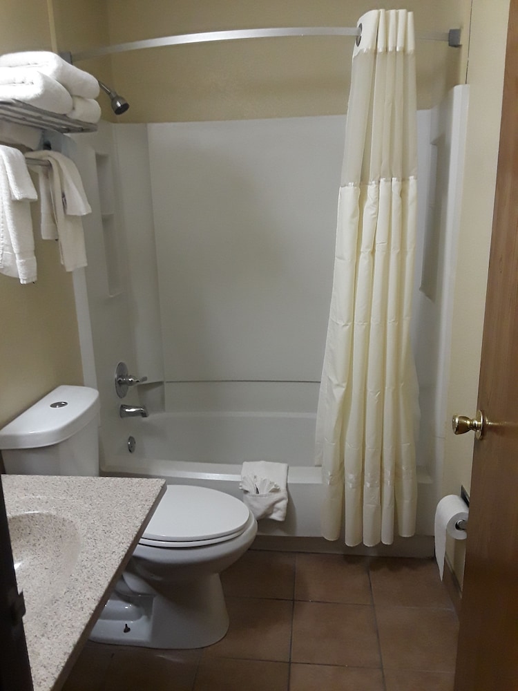 Faribault Hometown Inn & Suites - photo 16
