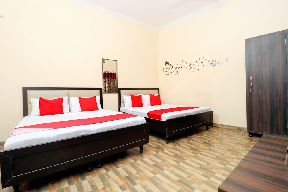 OYO 39626 Rj Royal Guest House