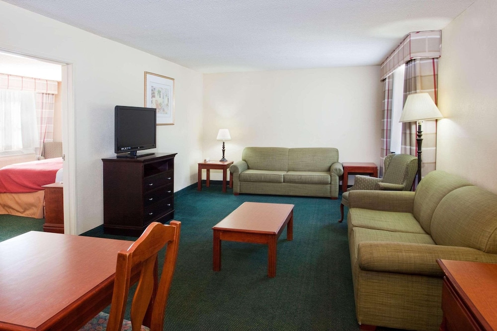 Country Inn & Suites by Radisson Hiram GA - photo 6